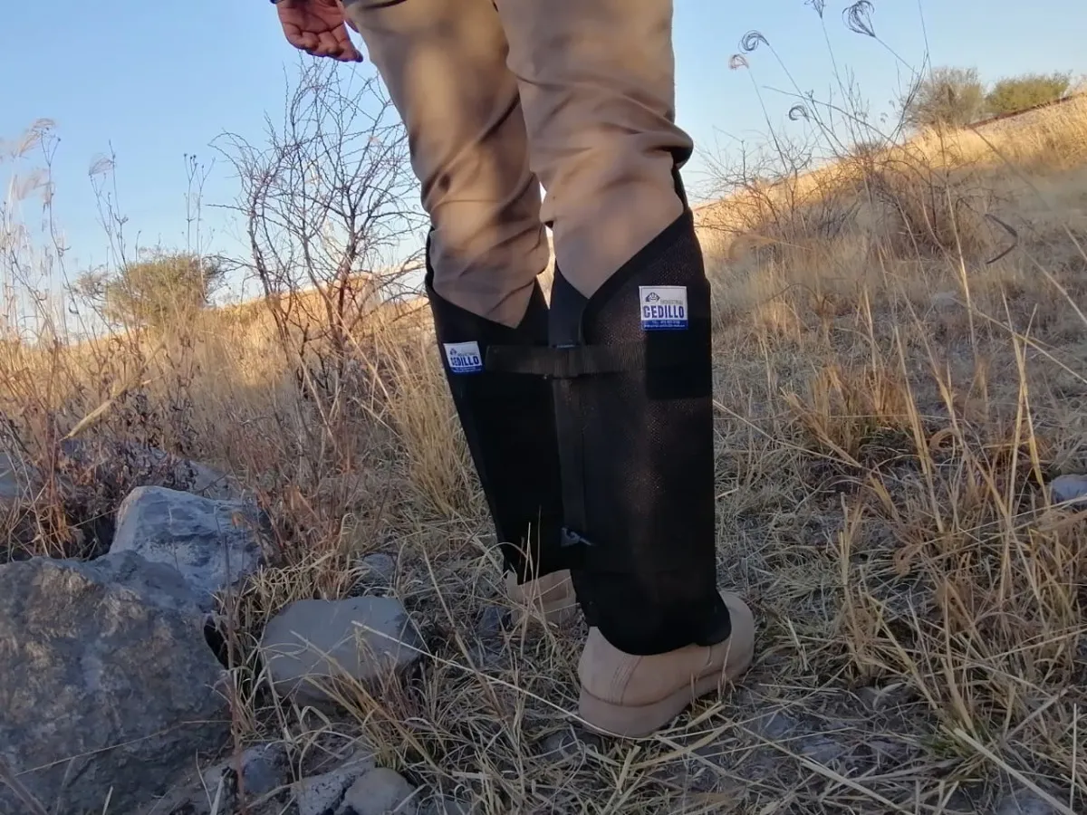 Polaina Viborera Protección Contra Serpientes Negro