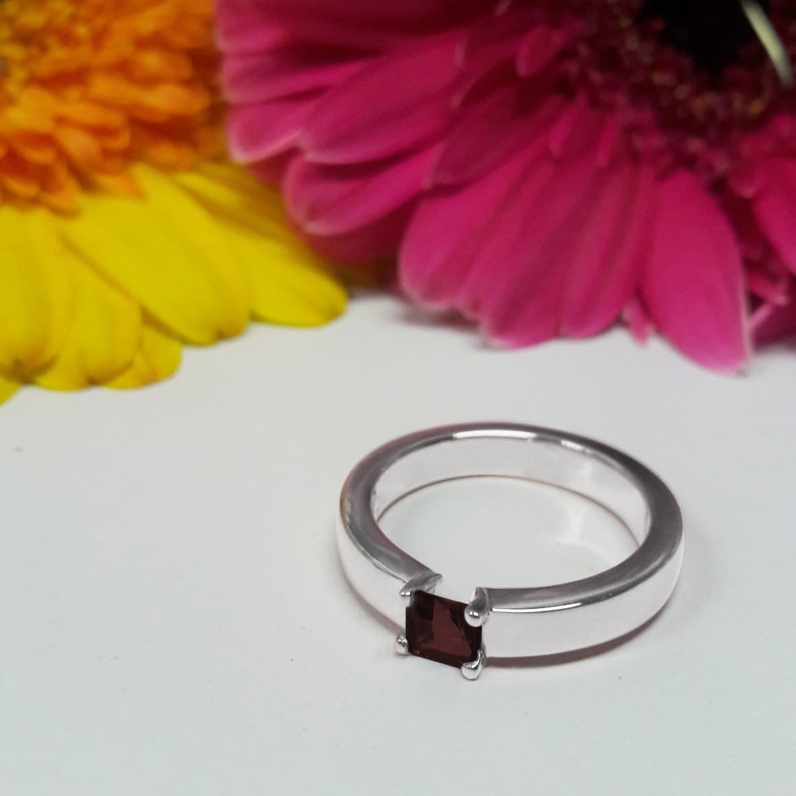 Anillo Azafrán de plata .925 y granate, Joyería para Mujer de Anante Joyería