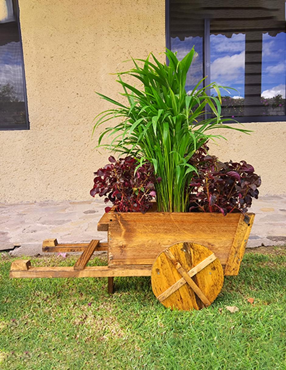 Maceta De Madera Tipo Jardinera De Carreta