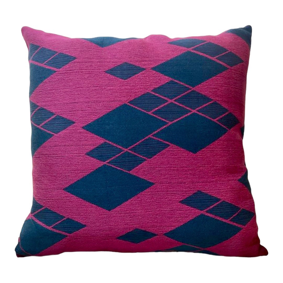 COJIN CUADRADO DECORATIVO DE POLIESTER VARIOS DISEÑOS MEDIDAS 60X60 .