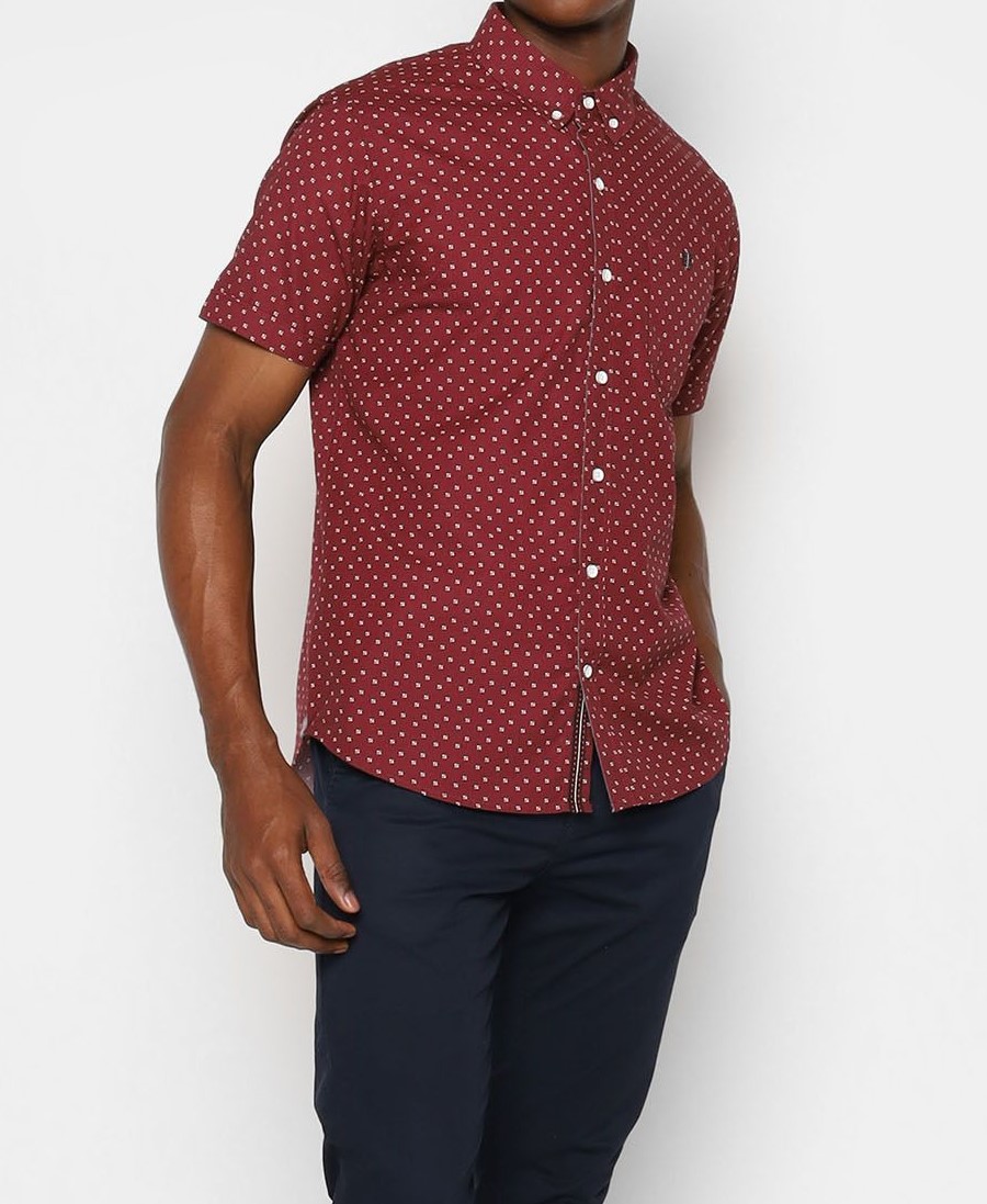 Camisa Manga Corta Rojo Vino Estampada con detalles en blanco - Stitches & Rivets