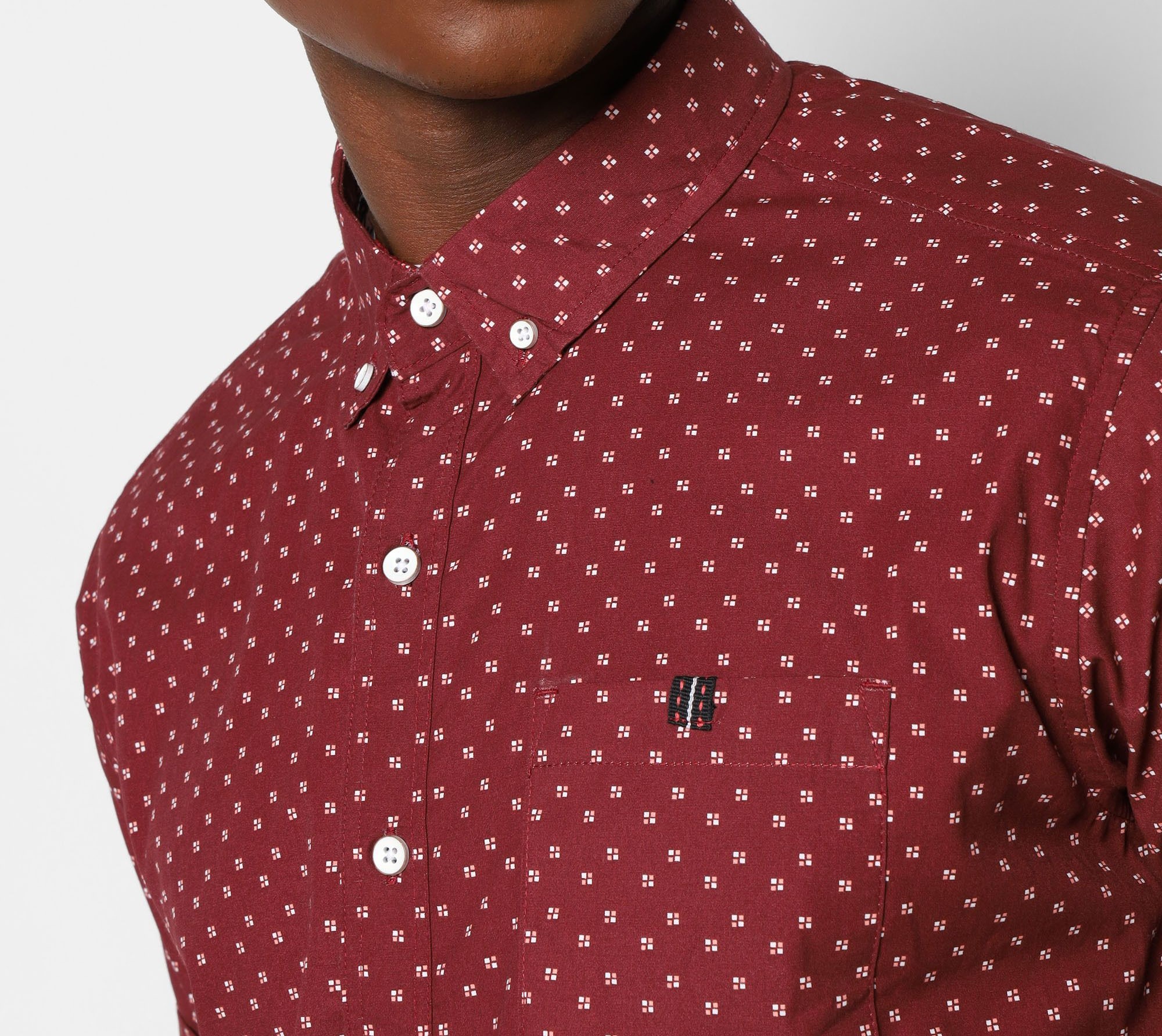 Camisa Manga Corta Rojo Vino Estampada con detalles en blanco - Stitches & Rivets