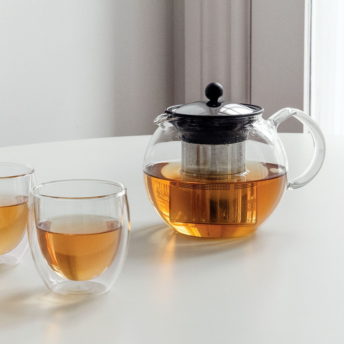 Tetera de cristal con filtro para Té de acero inoxidable Marca Bodum 1L