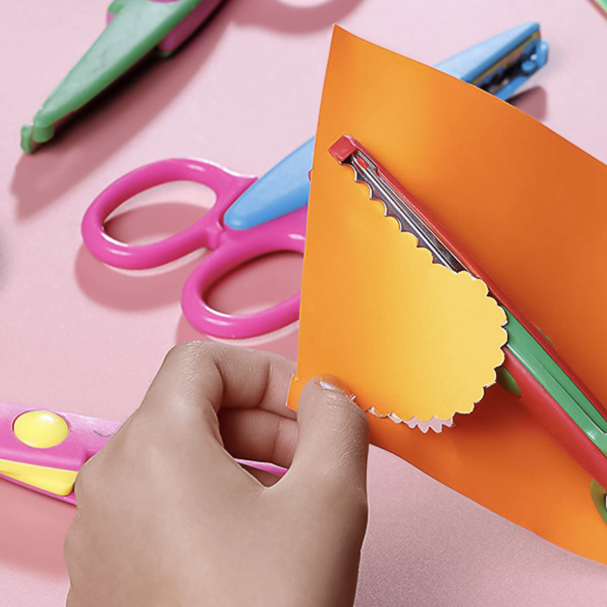 Set de 10 Tijeras Coloridas Decorativas para Manualidades, usos de Estudiantes, Profesores, Para Cortar Papeles o Cartulinas