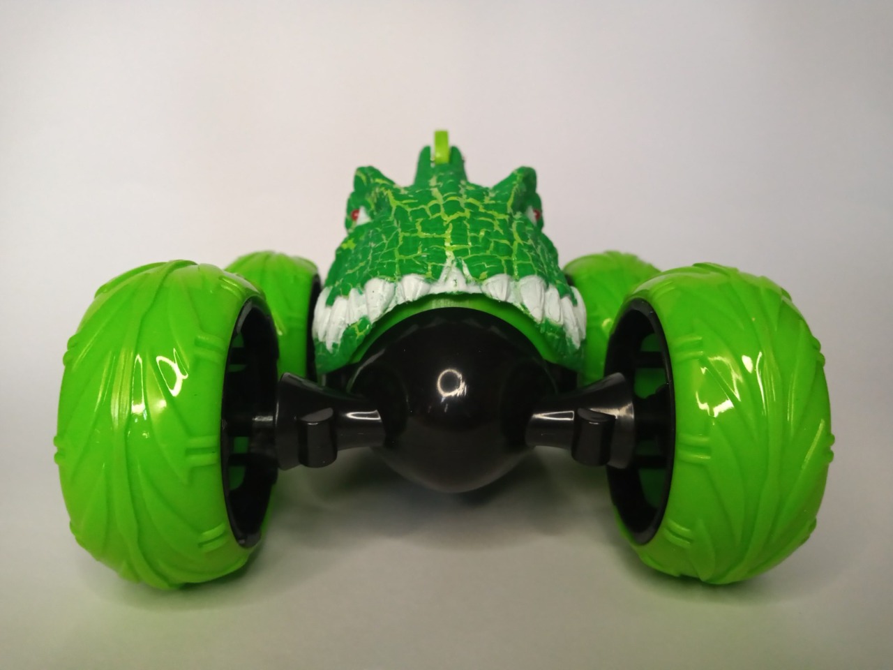 Carro Stun Car Cabeza De Dinosaurio Jurásico Radio Control Verde