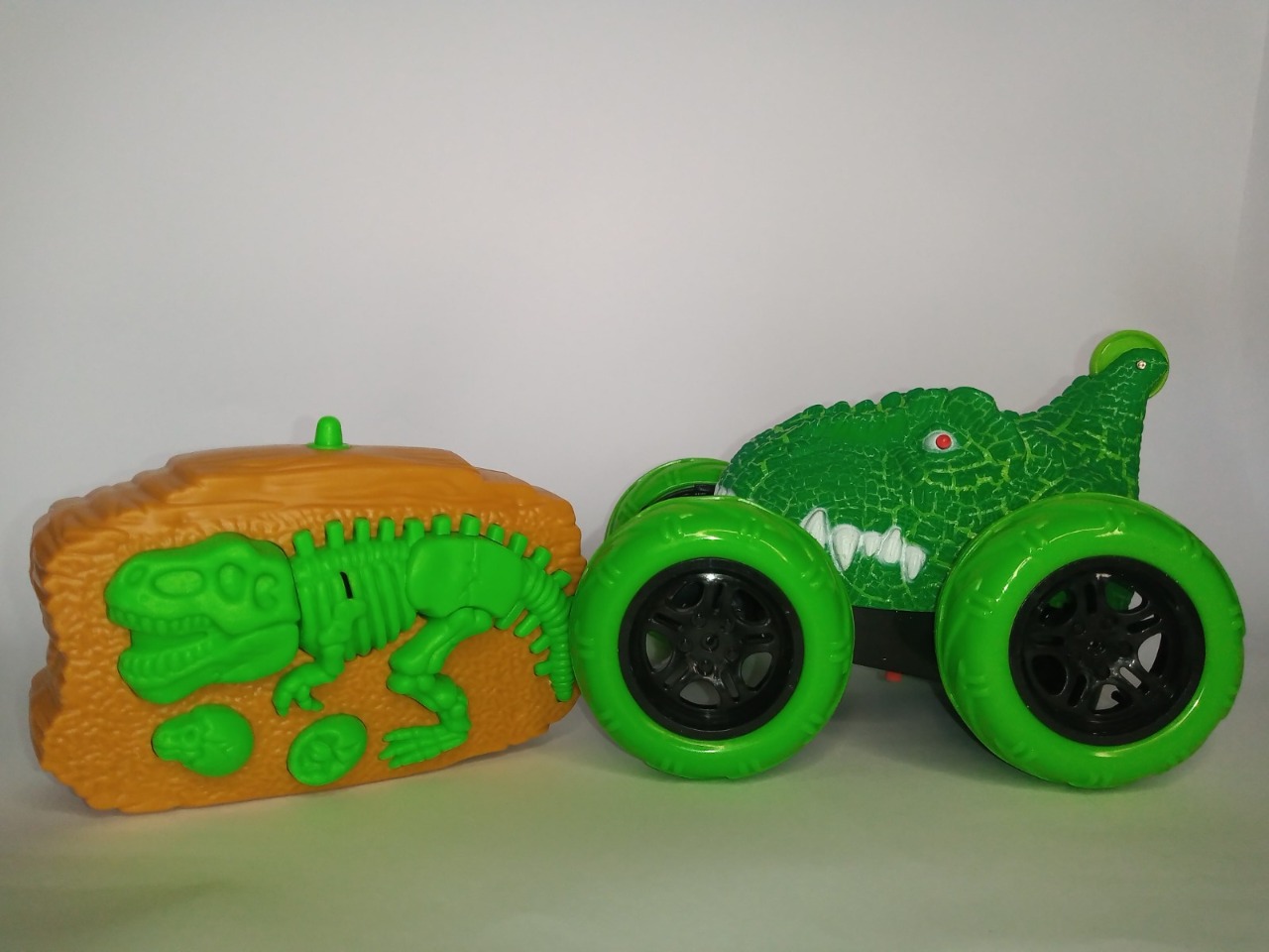 Carro Stun Car Cabeza De Dinosaurio Jurásico Radio Control Verde