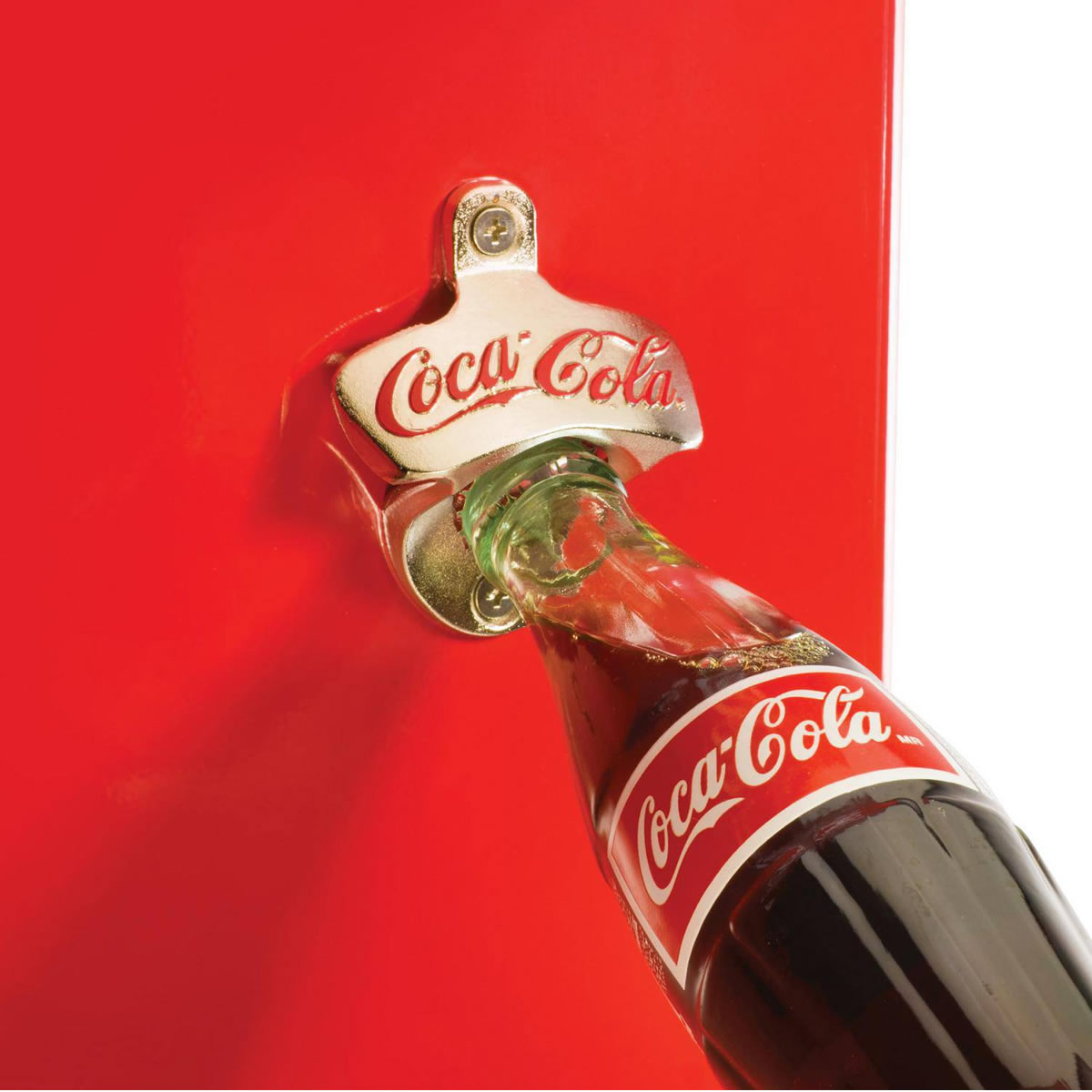  Nostalgia Coca-Cola - Congelador y refrigerador todo en uno,  3.5 pies cúbicos, incluye ruedas rodantes, abridor de botellas, cerradura y  llaves, cesta extraíble, temperatura ajustable con medidor