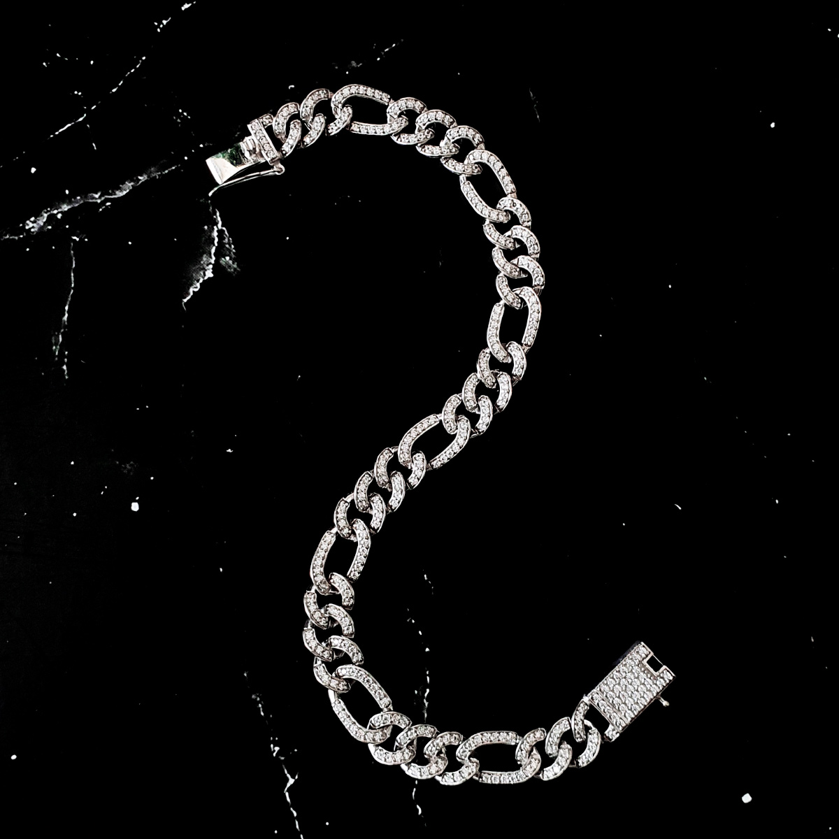 Esclava figaro de zirconias de plata .925 con baño de rodio y broche de caja