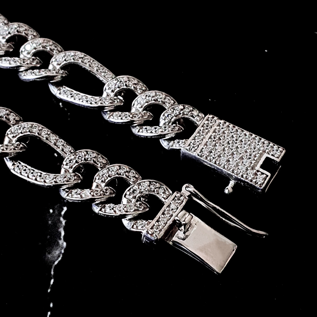 Esclava figaro de zirconias de plata .925 con baño de rodio y broche de caja