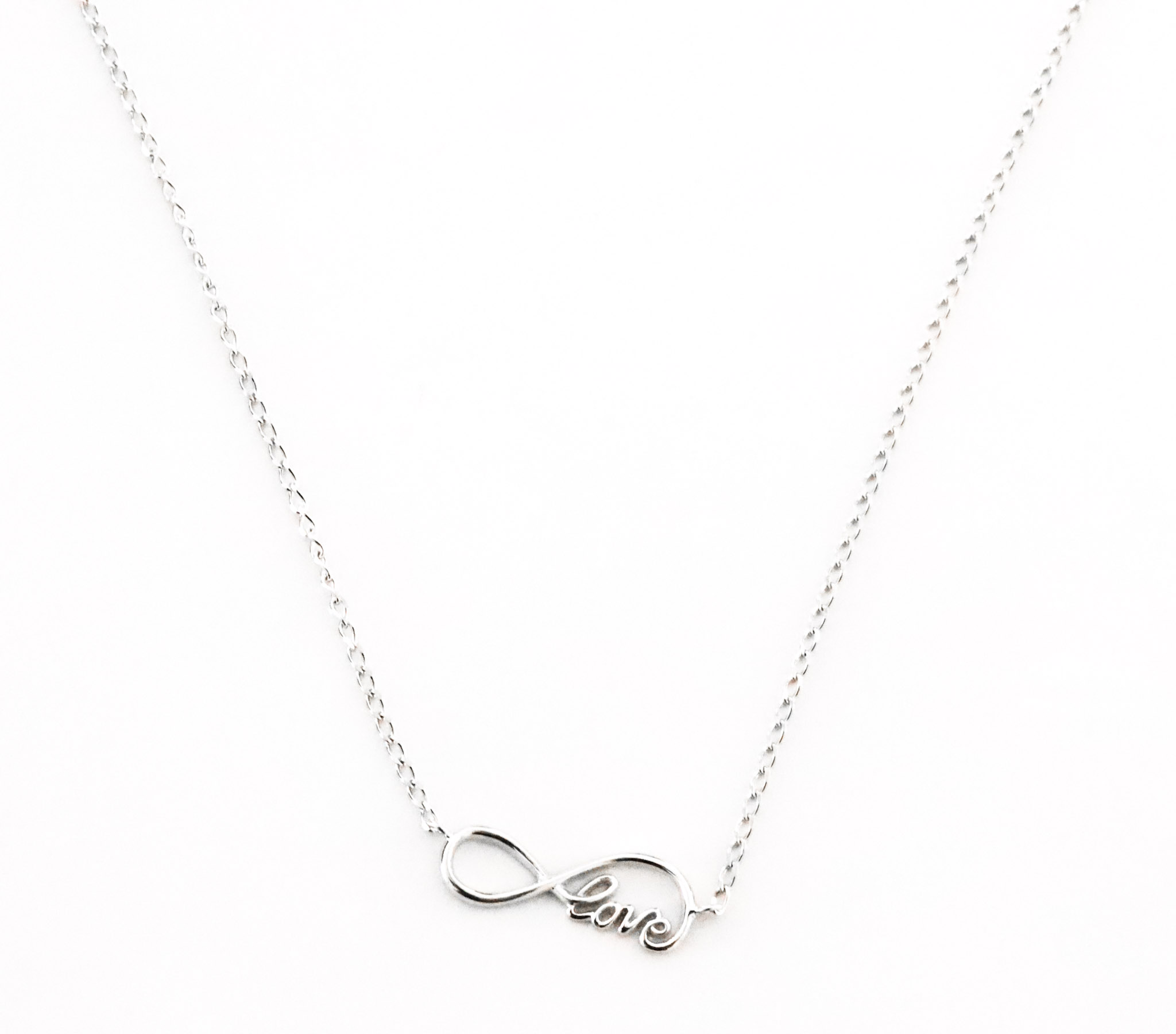 Collar infinito love 