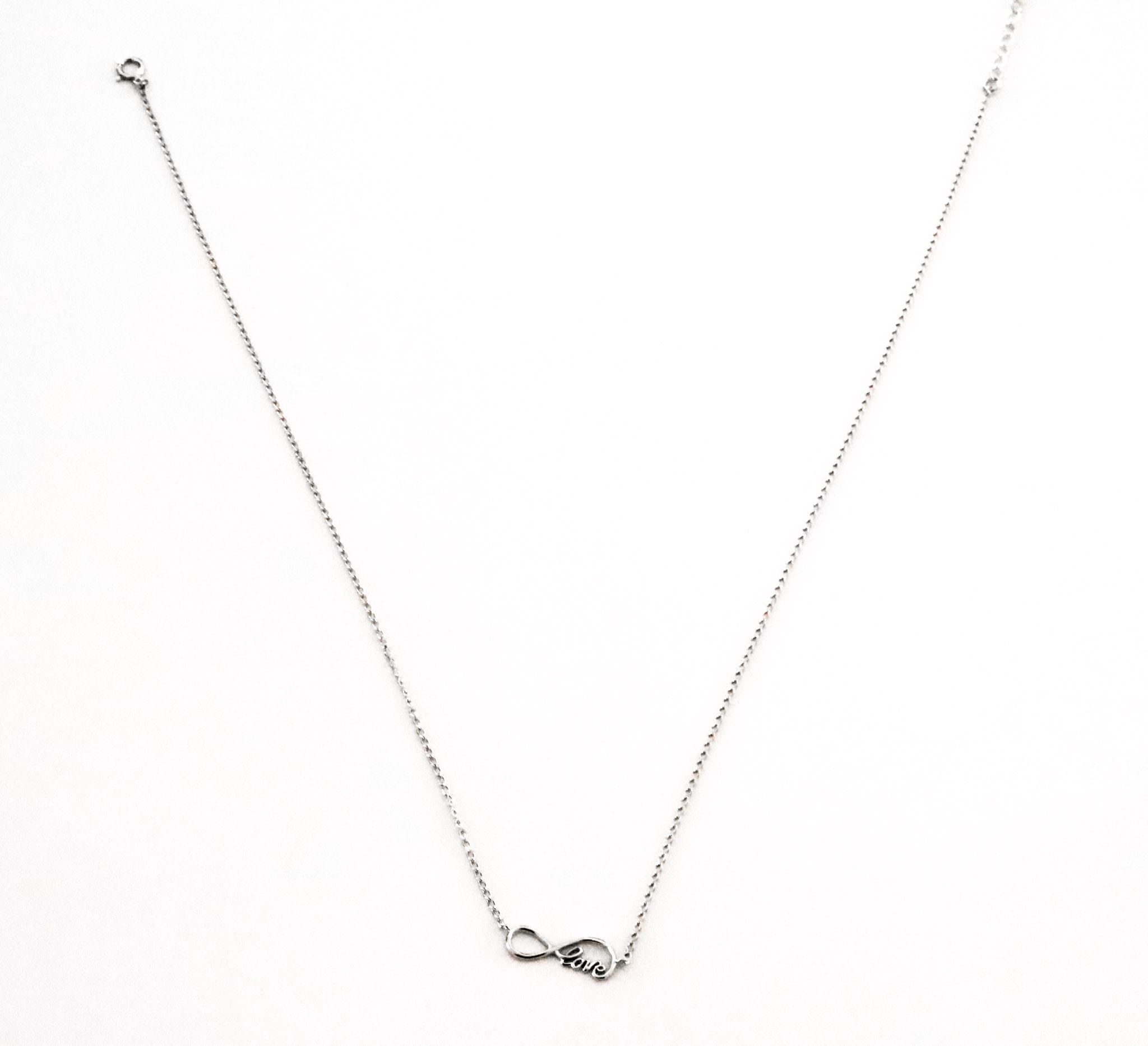 Collar infinito love 
