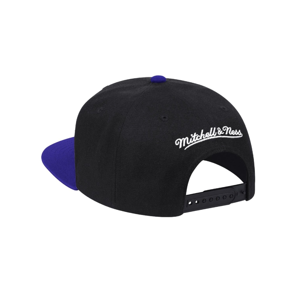 GORRA MITCHELL & NESS SNAPBACK LAKERS NEGRO-MORADO JS19078