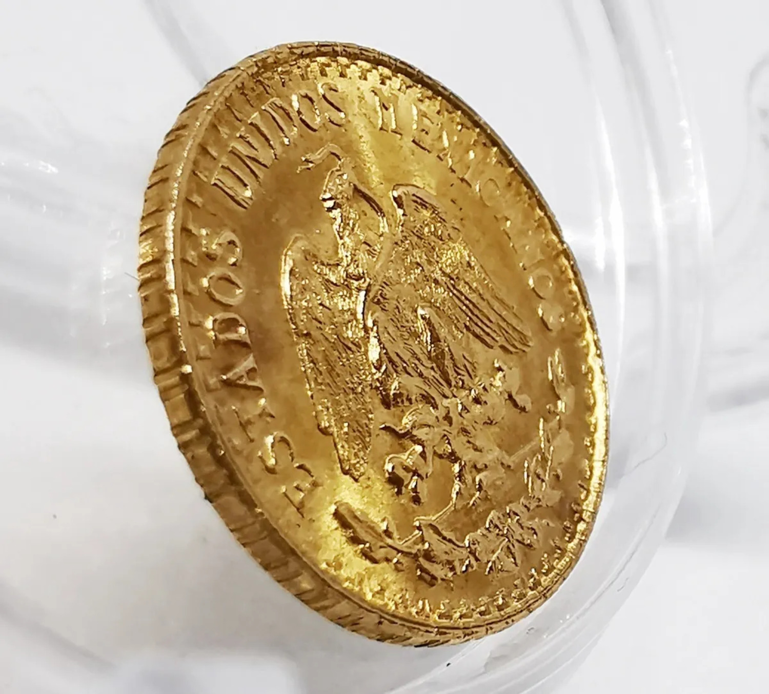 Moneda de oro 2 Pesos oro hidalgo En Su Capsula.