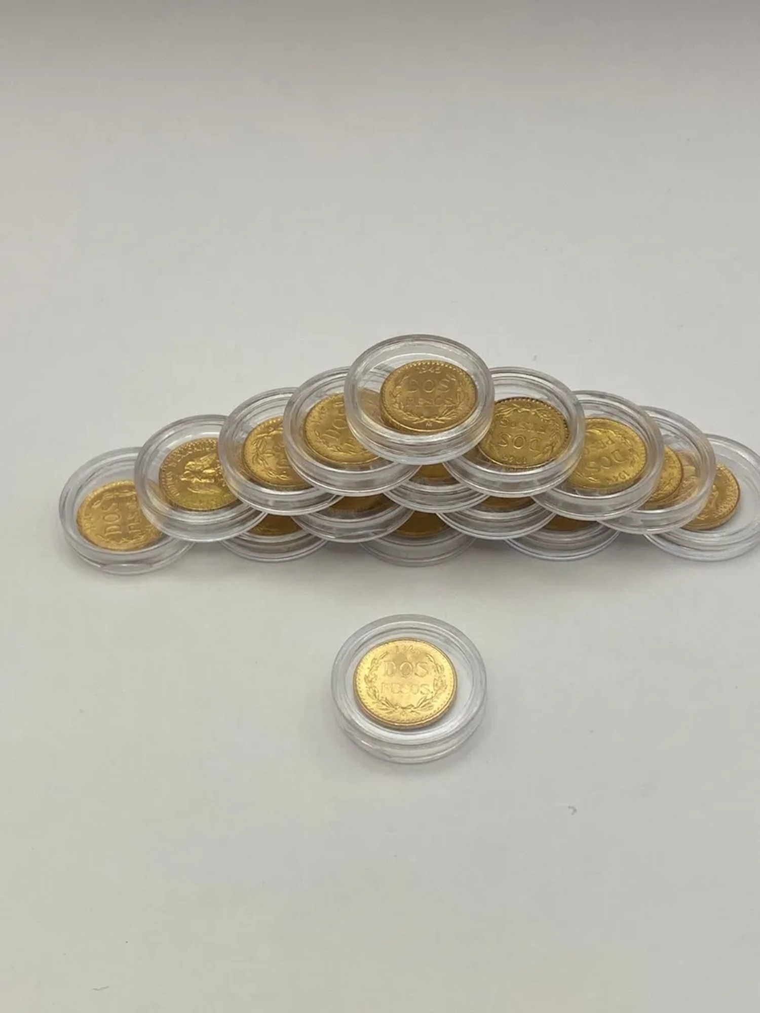 Moneda de oro 2 Pesos oro hidalgo En Su Capsula.