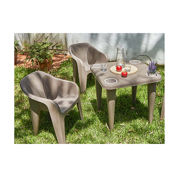 Set con 4 sillas en plastico uso rudo , jardin, terraza, comedor, 