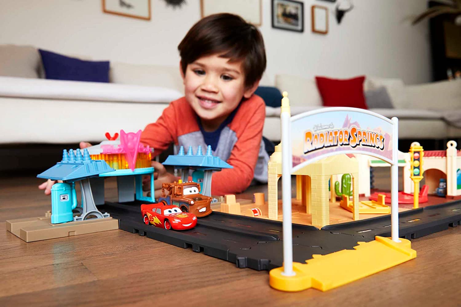  Nuevo Disney Pixar Cars TOUR Radiador Springs