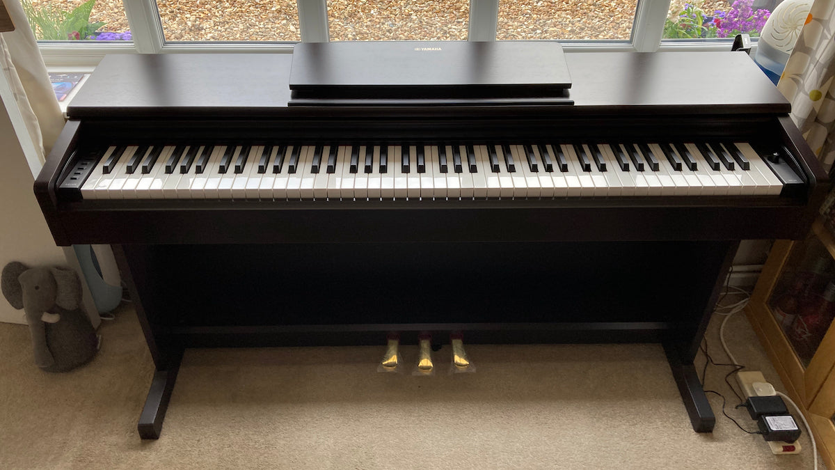 Piano Digital de 88 Teclas Yamaha Arius Series YDP145