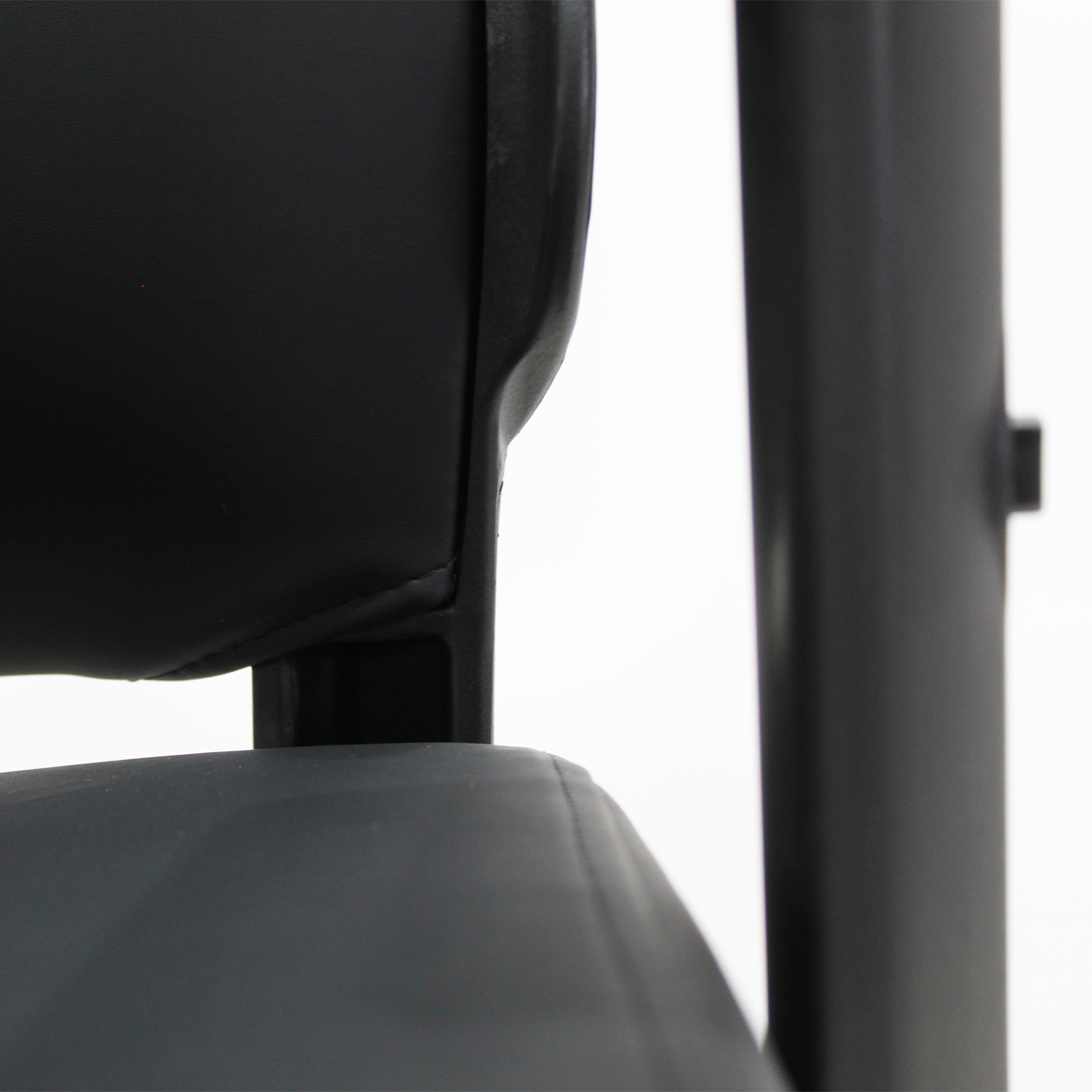 Silla de Oficina Directiva Lugo JM-530D PU Soporte Lumbar Negra Mundo In