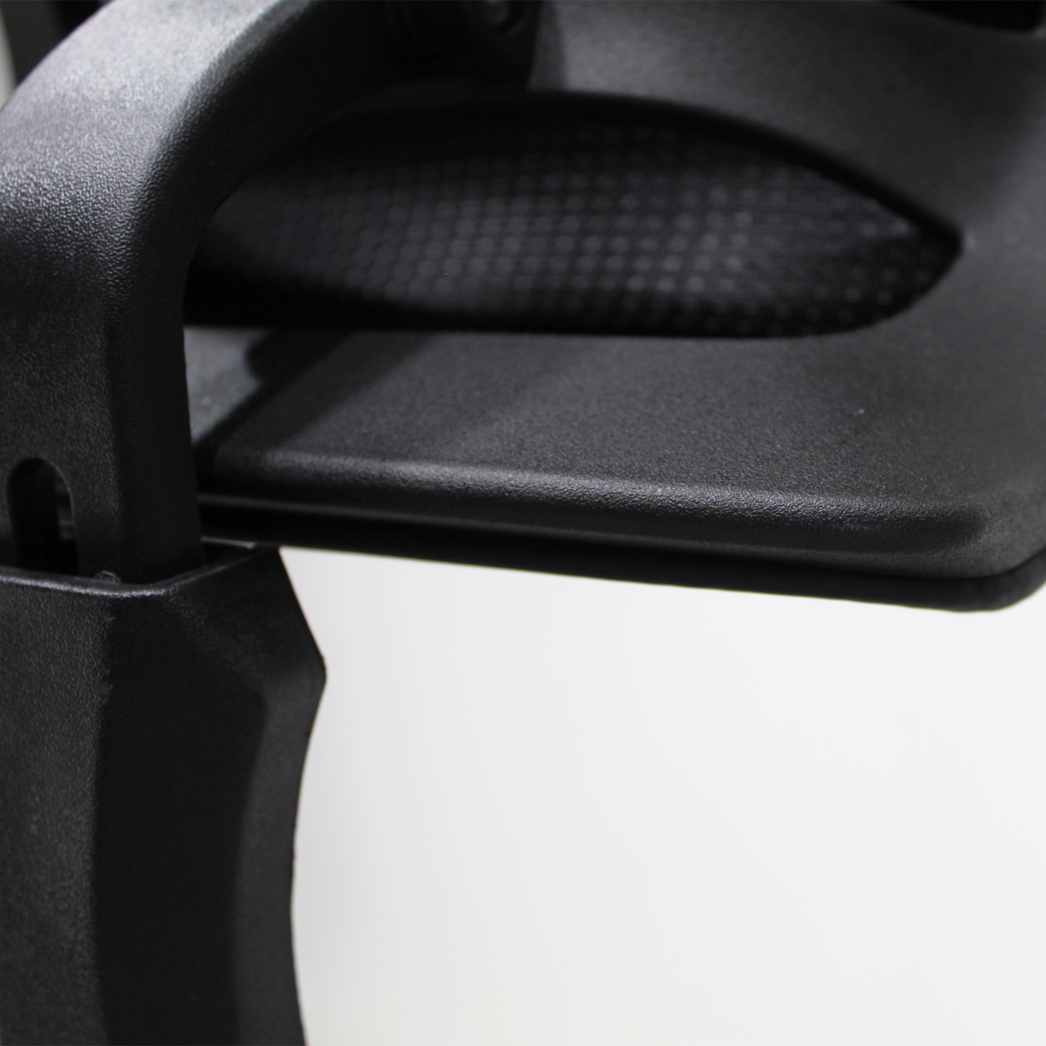 Silla de Oficina Directiva Lugo JM-530D PU Soporte Lumbar Negra Mundo In