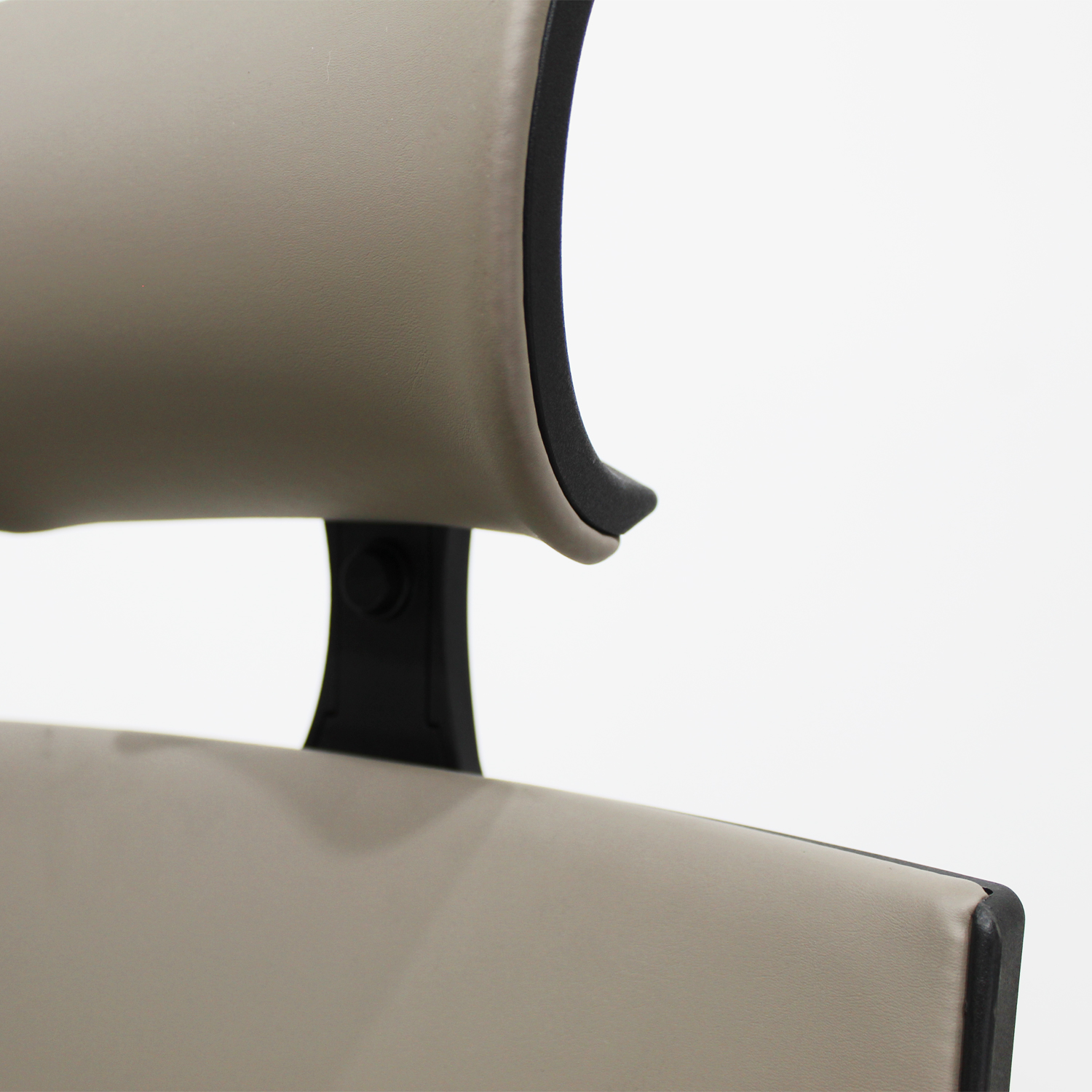 Silla de Oficina Directiva Lugo JM-530D PU Soporte Lumbar Gris Mundo In