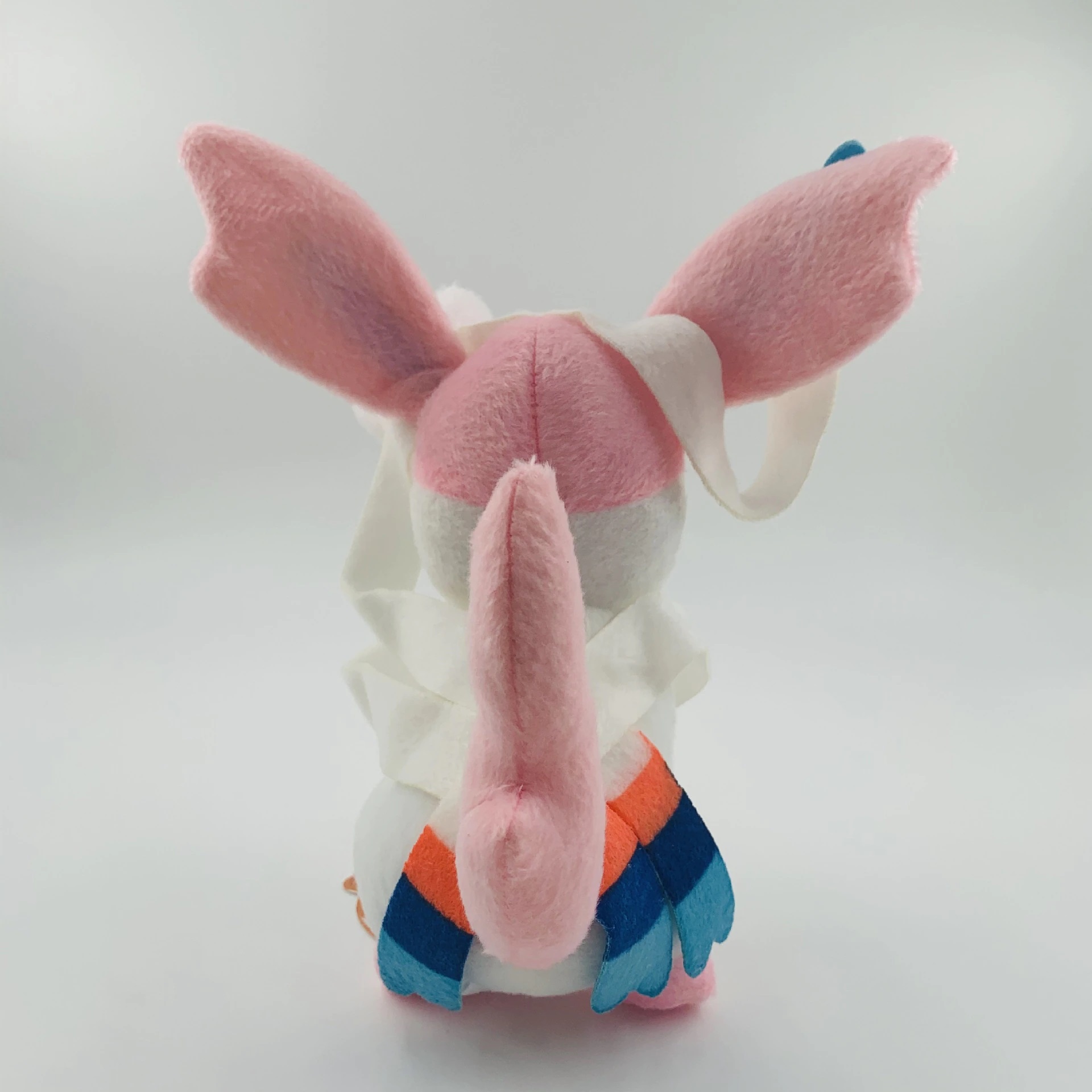 Peluche Pokémon Sylveon De 20 Cm