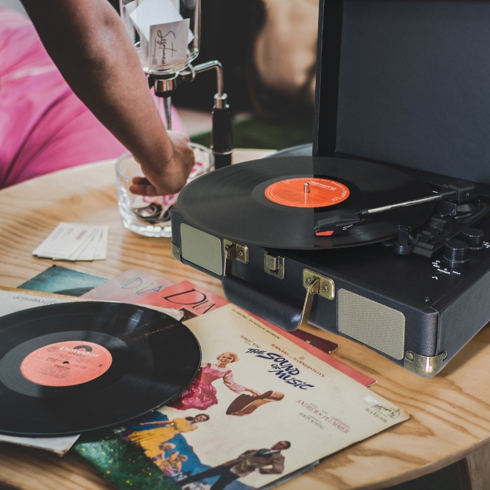 Tornamesa Bluetooth Bocina Tocadiscos Vinil Portatil Vintage