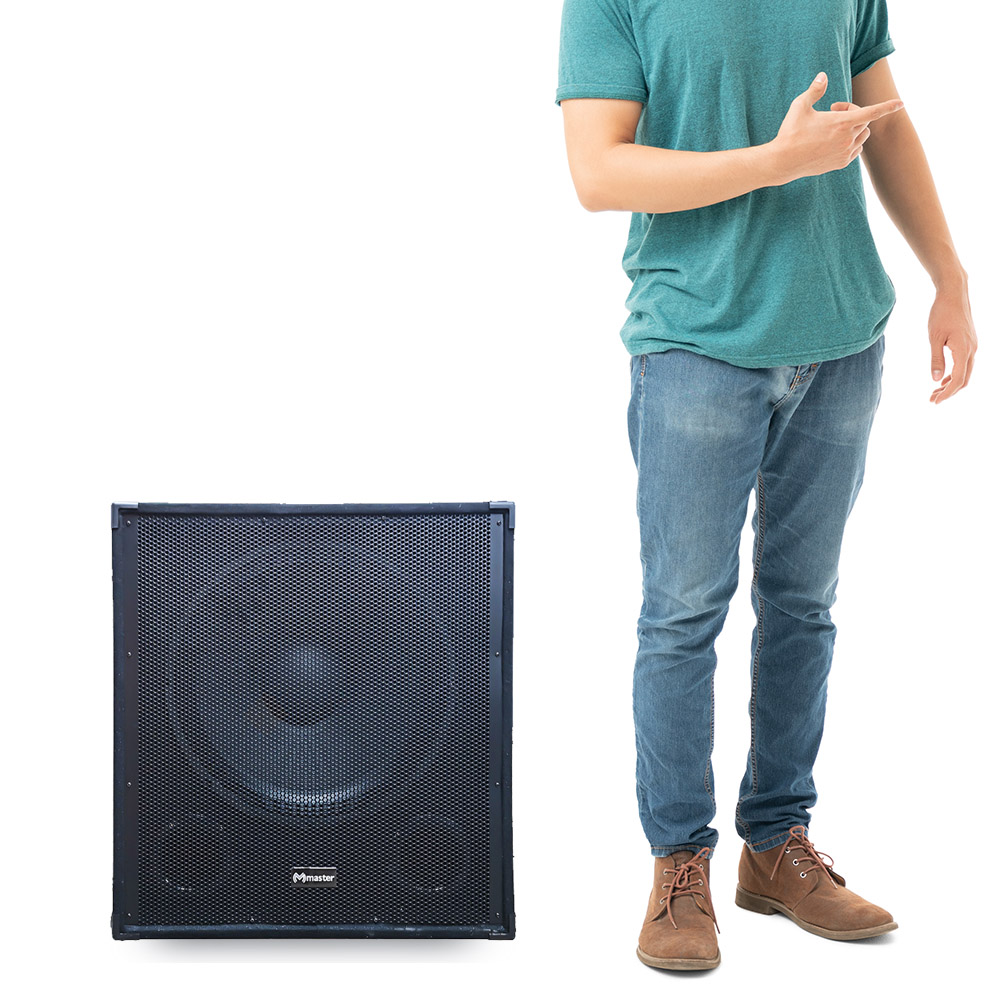 Bafle Amplificado Subwoofer con 7000 Watts de Potencia Musical Conexion Bluetooth Reproductor USB Entrada Auxiliar Canon y Dos Salidas de Linea Mezcladas / Master / MAHM-BOOM18A 