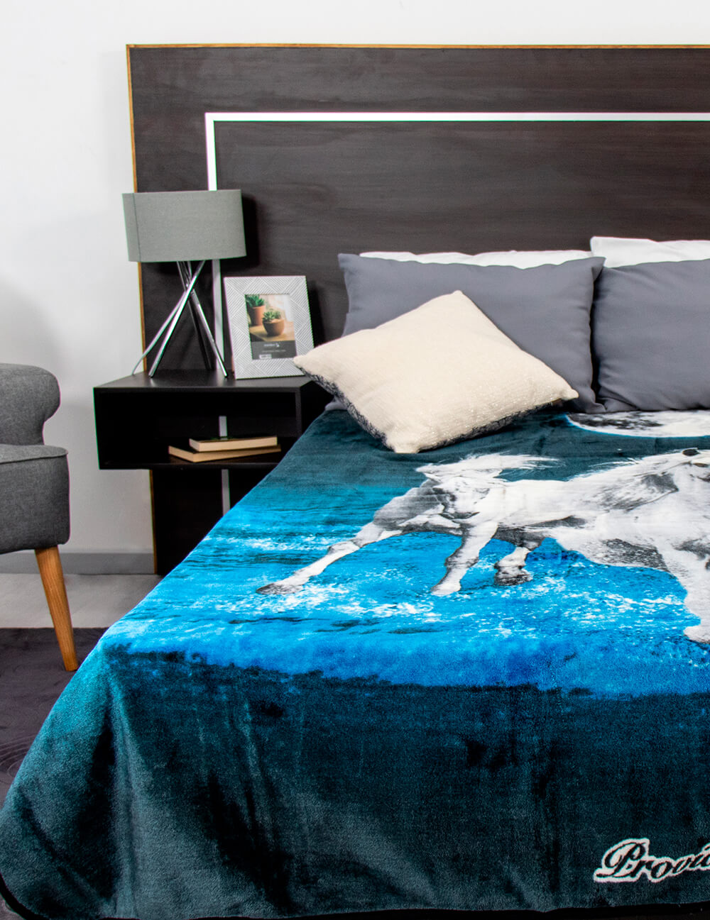 Cobertor LIgero Sin Borrega Jumbo Matrimonial Excel 3 Caballos Providencia