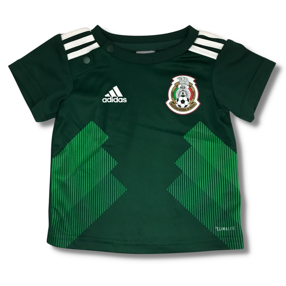 Conjunto Deportivo para bebé de la Selección Mexicana marca Adidas.