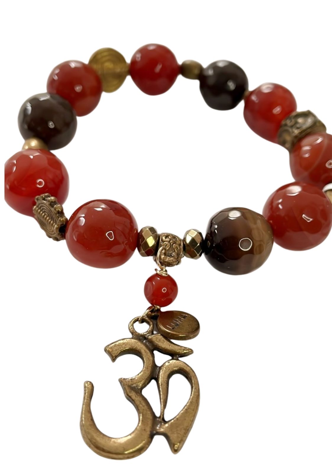 Pulsera Café De Ágatas Con Dije Metalico De Om Elastica Luma