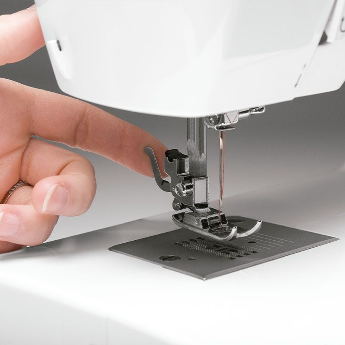 MAQUINA DE COSER SINGER 2250 MECANICA TRADICIONAL ALBY7