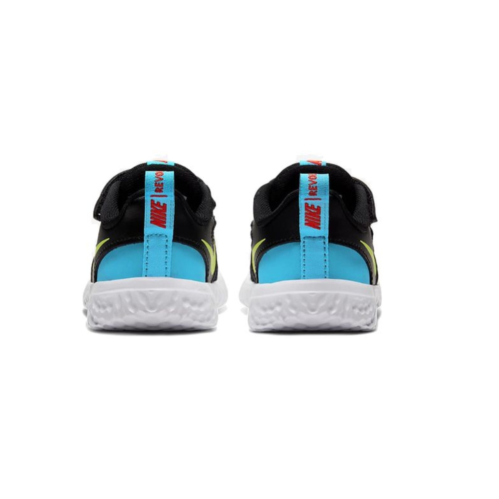 Tenis Nike Revolution 5 negro para bebe bq5673-076