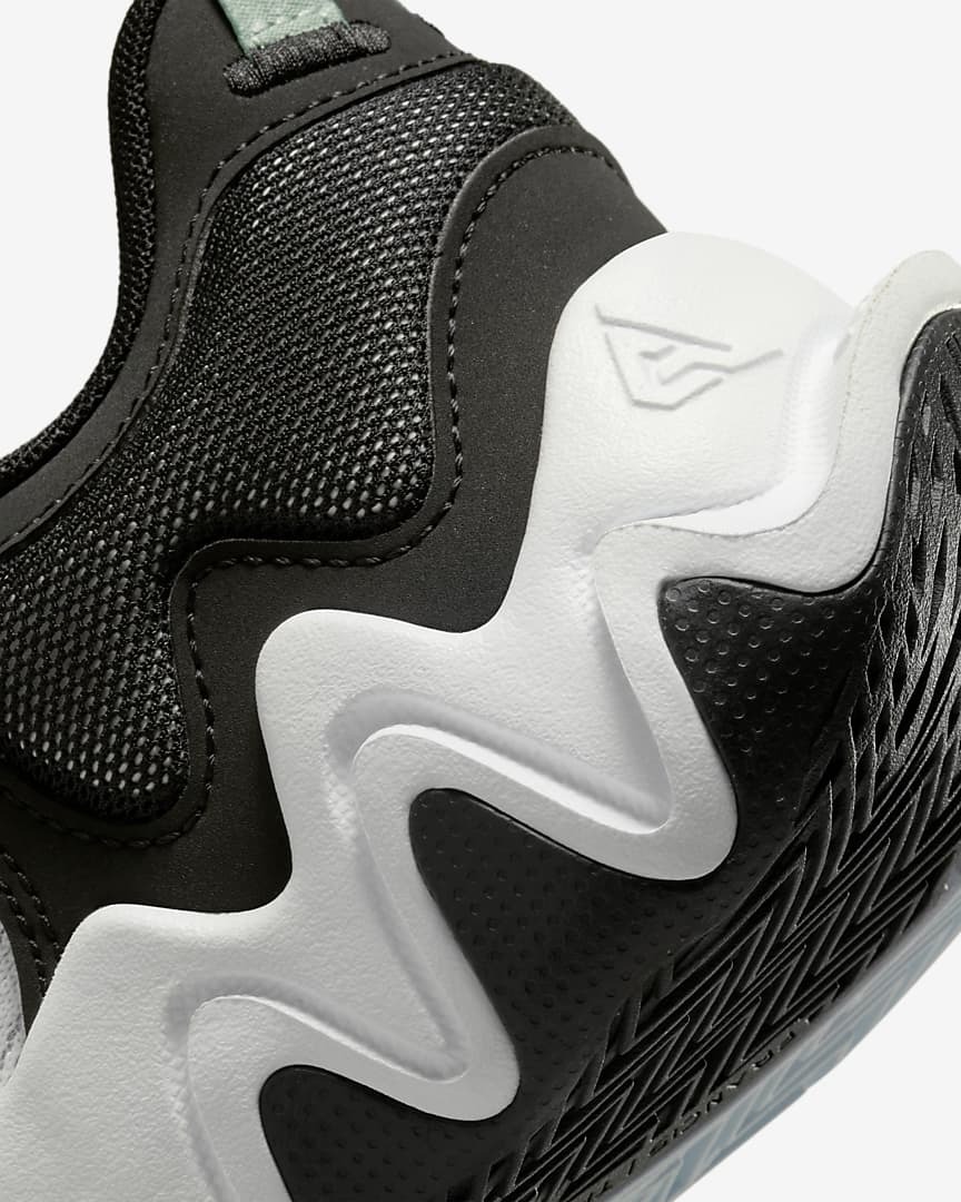 Tenis Nike Giannis 2 Blanco Negro de Niños Original