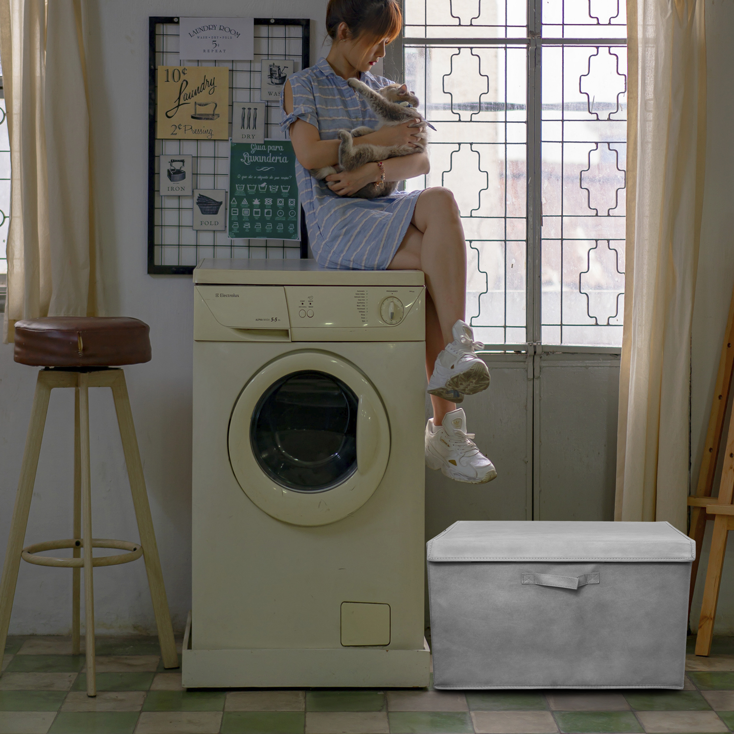 Cesto de ropa sucia con tapa gris