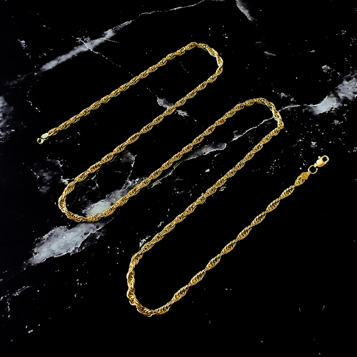 Cadena torzal de plata 925 con chapa de oro de 14k. Incluye caja de regalo 