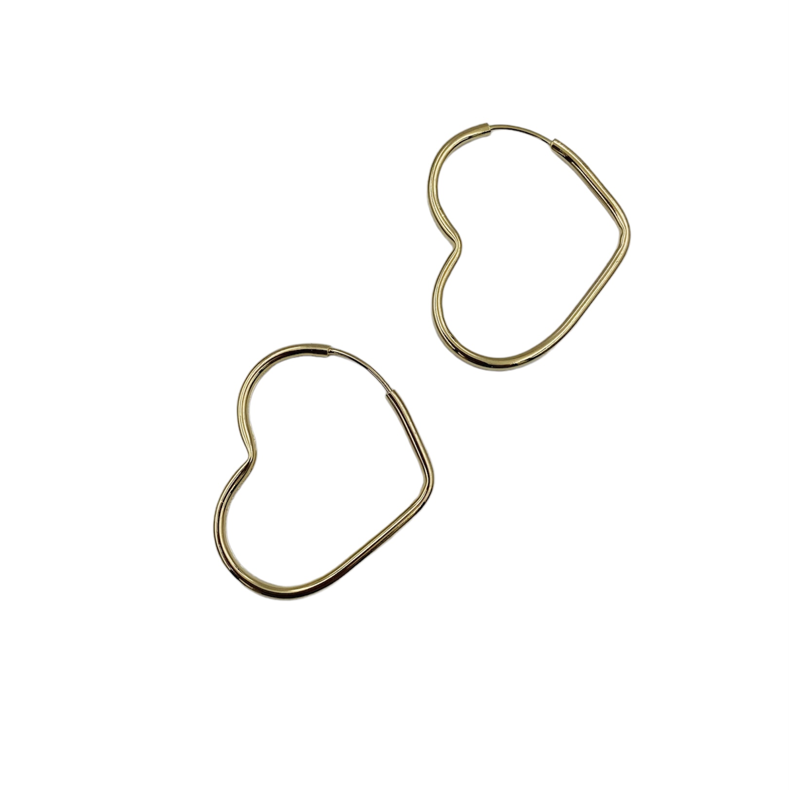 Aretes tipo Arracadas en Forma de Corazón- Baño de oro 18K- Dorada