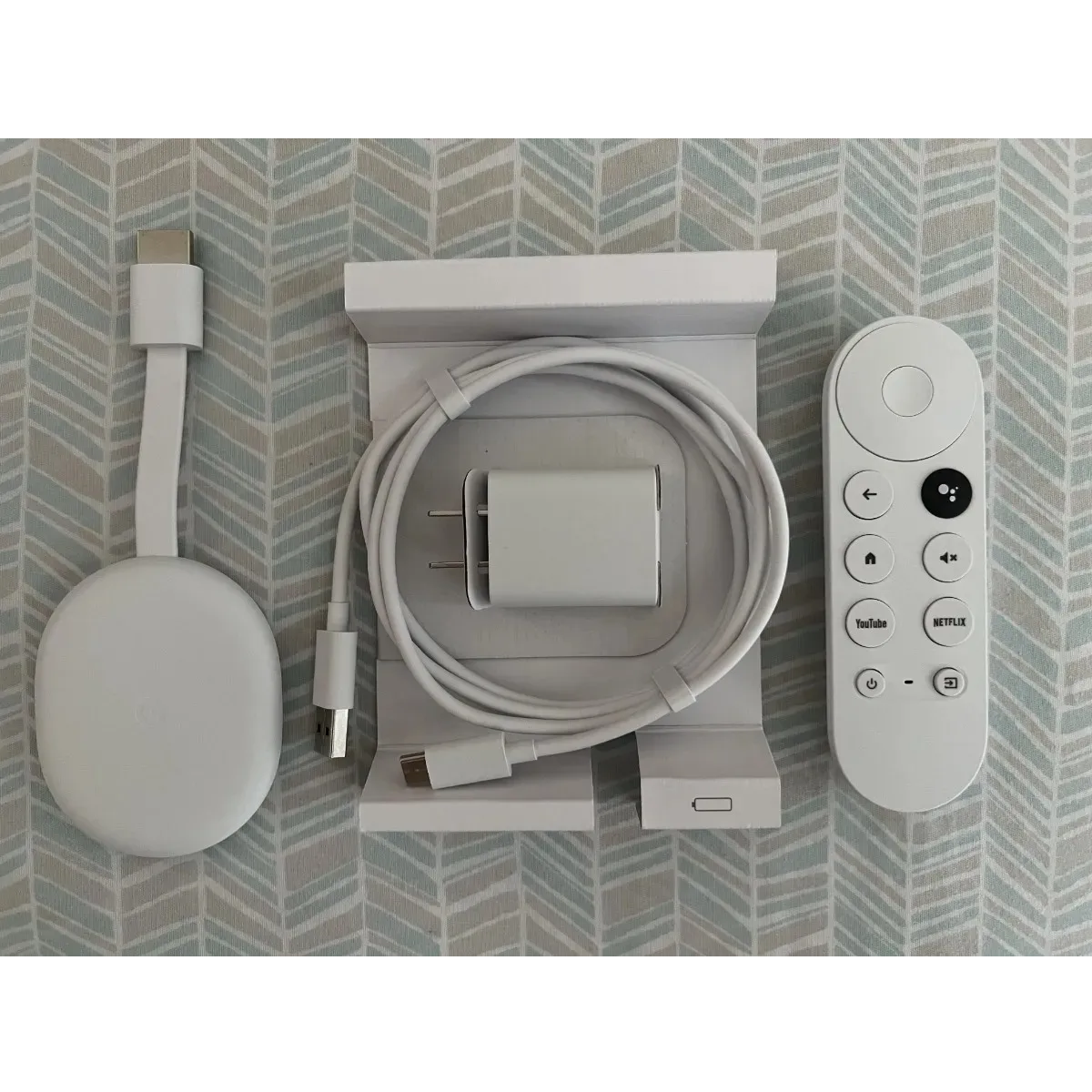 Google Chromecast with Google TV de voz 8GB snow con 2GB de memoria RAM