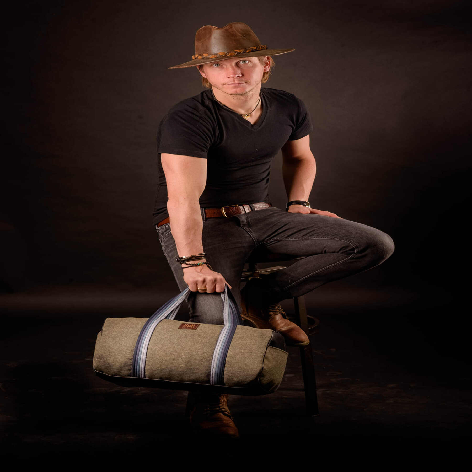 BOLSO PARA CABALLERO MODELO EMILIANO,