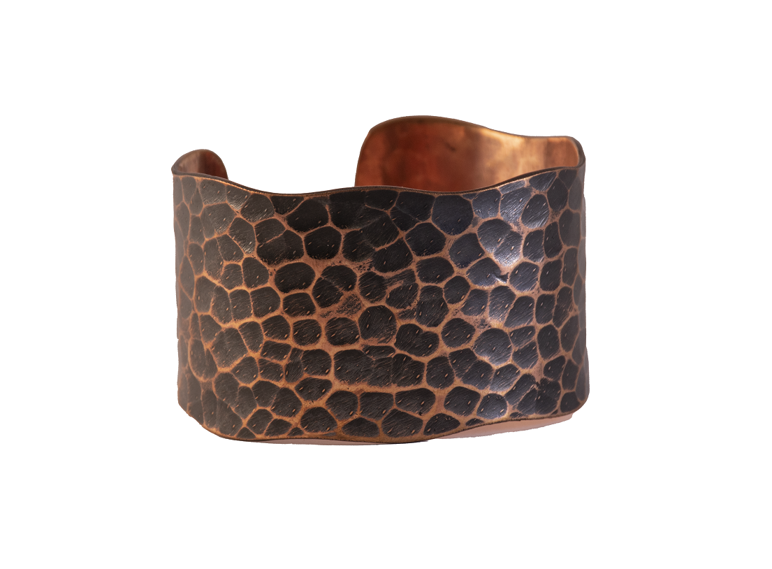 Pulsera o Brazalete de cobre martillado, elaboración artesanal.