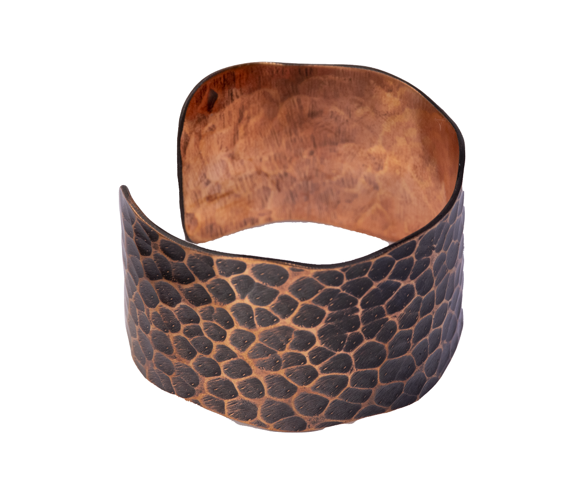 Pulsera o Brazalete de cobre martillado, elaboración artesanal.