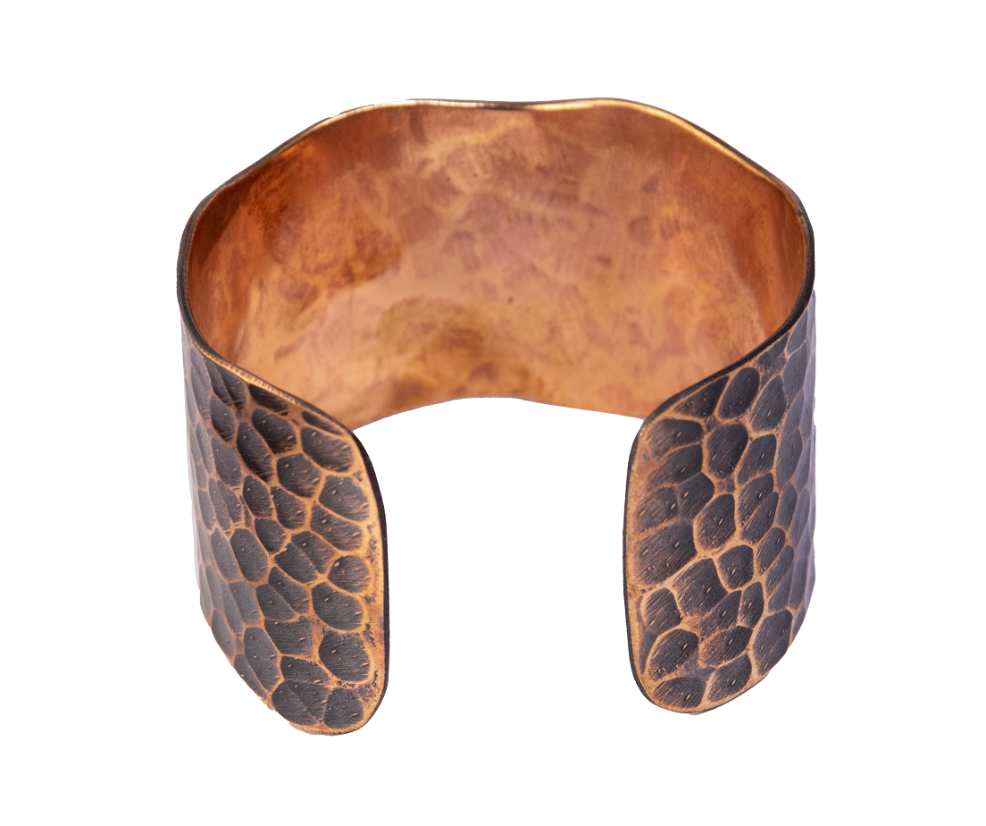 Pulsera o Brazalete de cobre martillado, elaboración artesanal.
