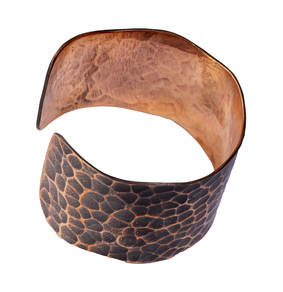 Pulsera o Brazalete de cobre martillado, elaboración artesanal.