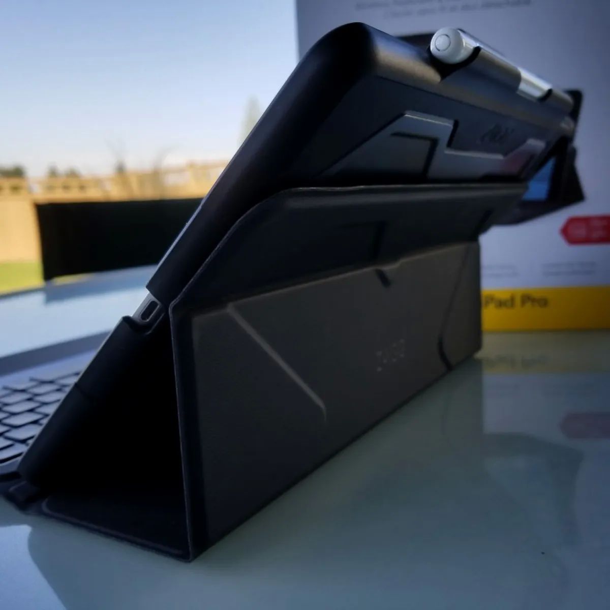 Teclado y Funda para iPad ZAGG Messenger - 10.2", 10.5", iPad y Air 3