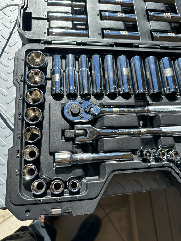 Juego de Herramientas para mecanica 56 pzas Dados matraca Premium con Maletin 