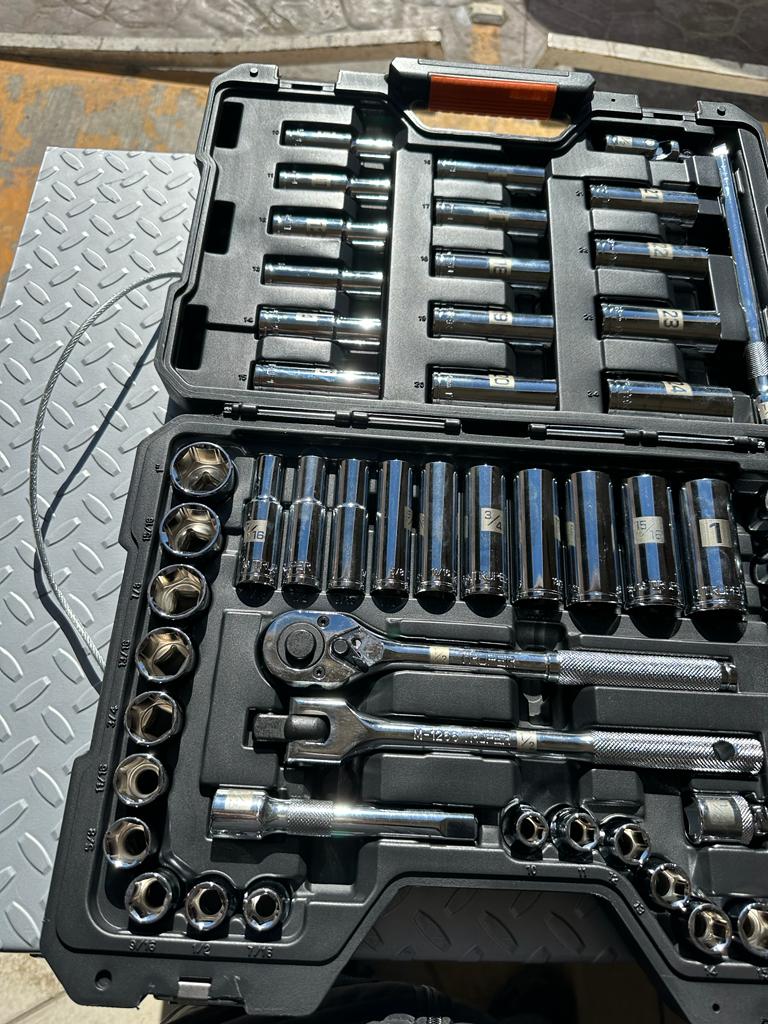 Juego de Herramientas para mecanica 56 pzas Dados matraca Premium con Maletin 