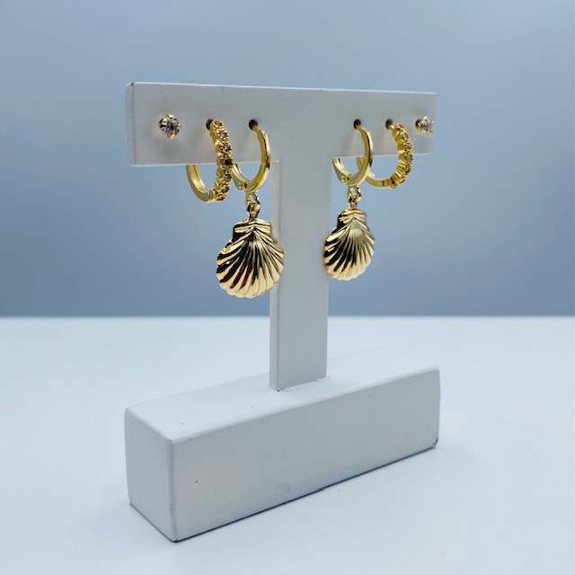 Aretes arracaditas con dije de concha-Baño de oro 18K- Aretes dorados