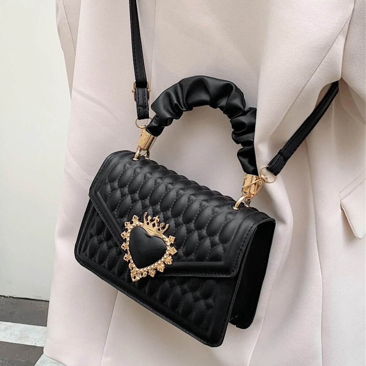 Bolsa de Dama de Lujo Adornada Elegante Color Negro Crossbody