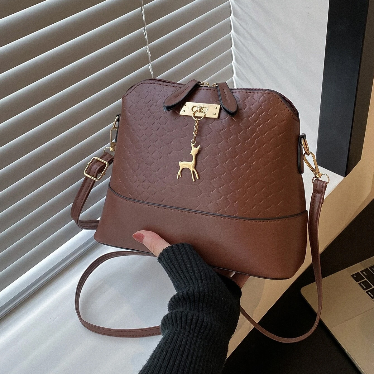 Bolso de Dama Casual Correa ajustable Textura Serpiente, cuero sintetico Pu, Elegante Color Marron Crossbody