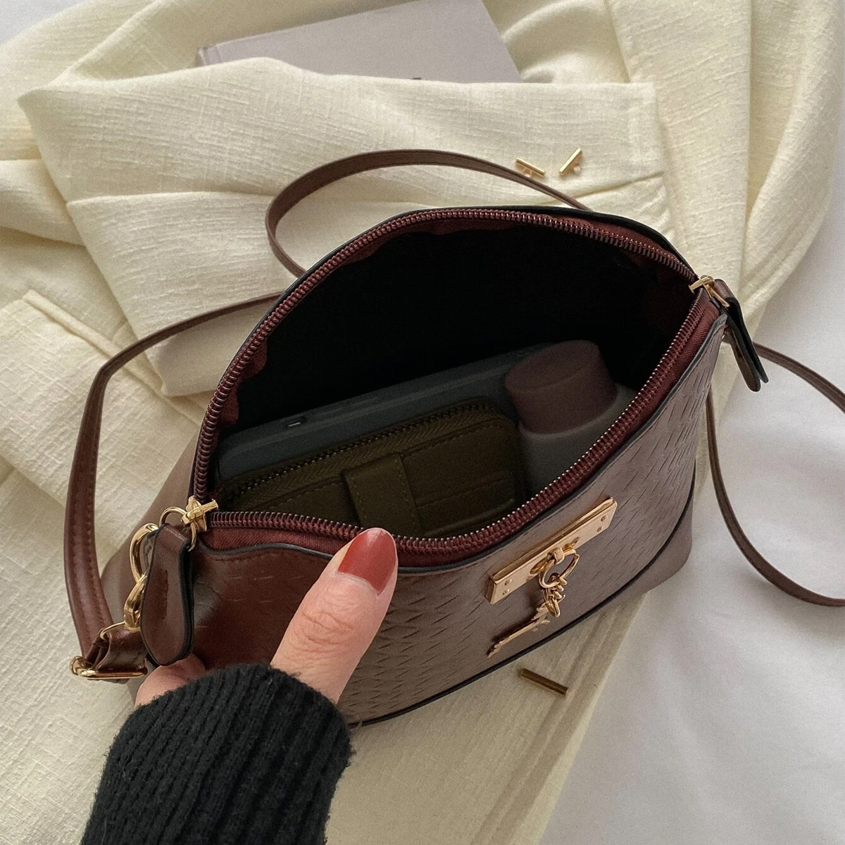 Bolso de Dama Casual Correa ajustable Textura Serpiente, cuero sintetico Pu, Elegante Color Marron Crossbody
