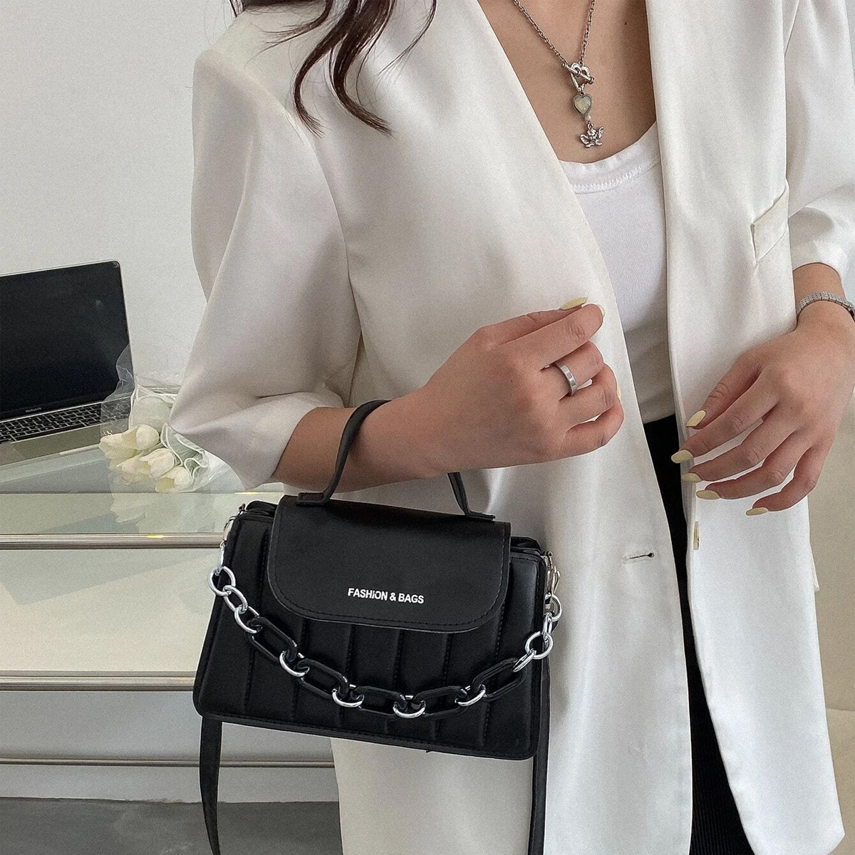 Bolso de Dama Casual Con Cadena Elegante, Correa Ajustable Color Negro